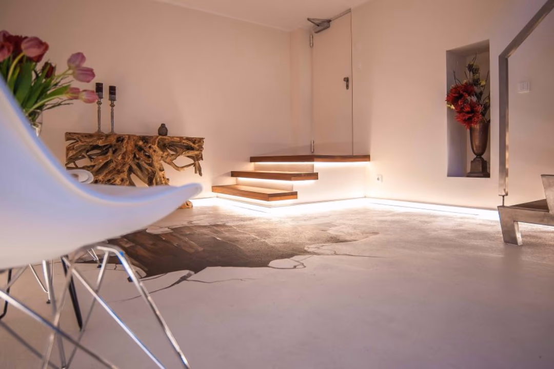 Heller, einladender Zugang zum Studio von Belium Beauty in Buer
